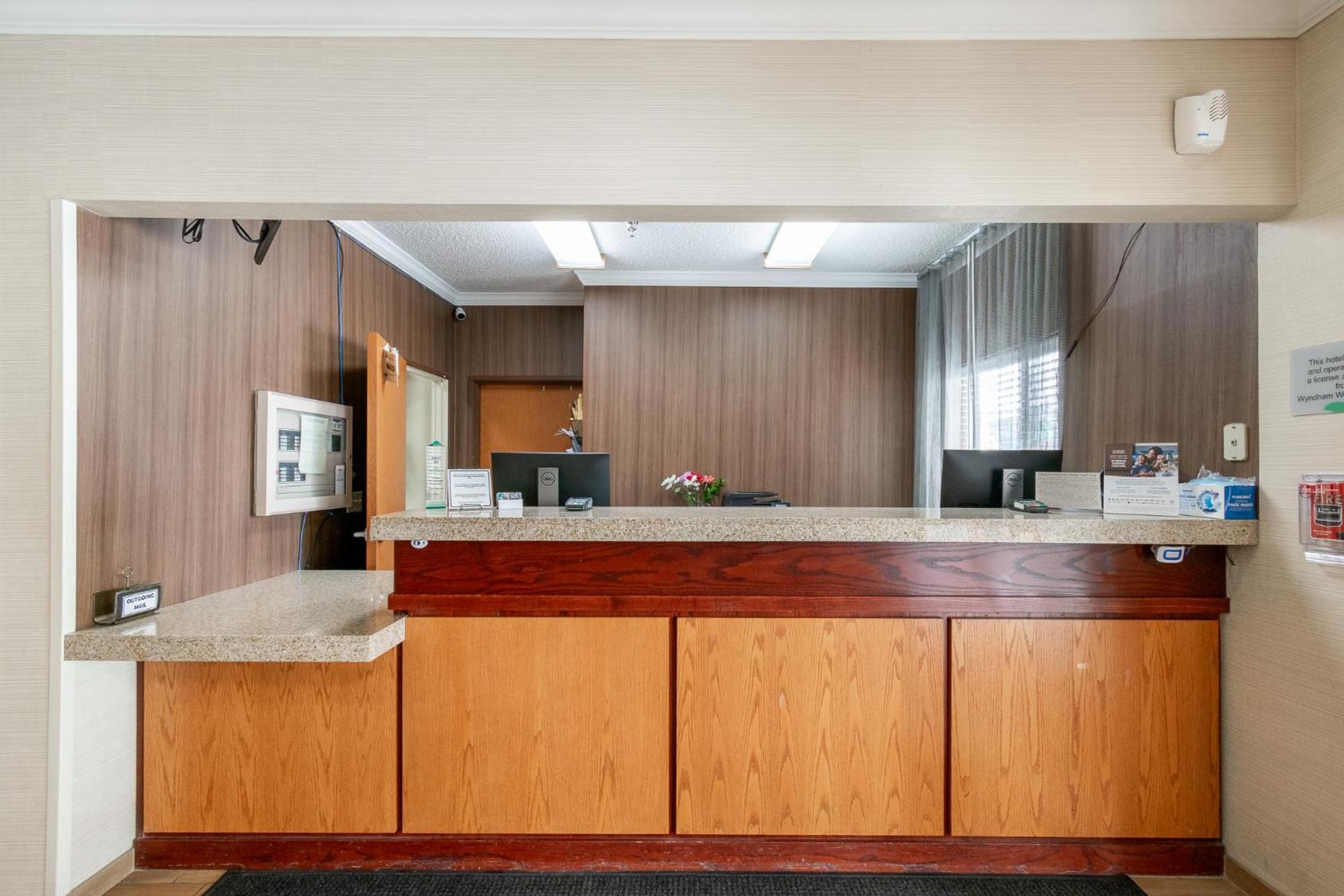 Wingate By Wyndham Great Falls Bagian luar foto
